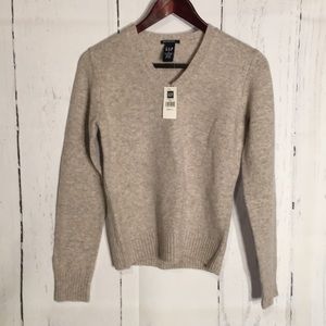 Gap sweater